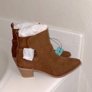 Womens Size 9.5 Brown Cognac Booties NWT